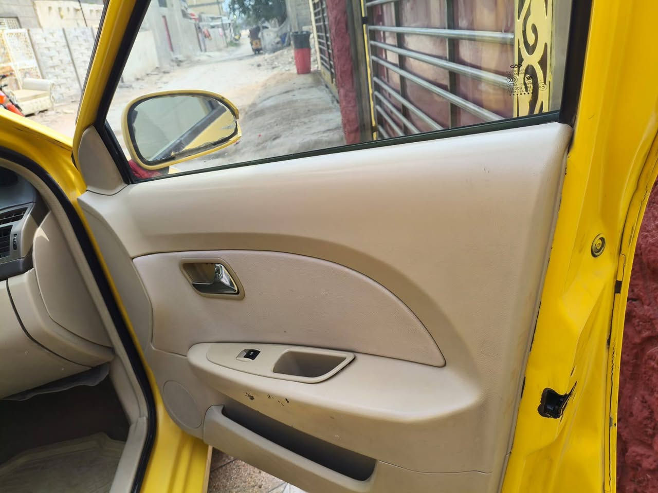 سياره موديل ص2011شري فلاوين سنويه 2029 السعر 30 بيه مجال تحويل مباشر ***********
