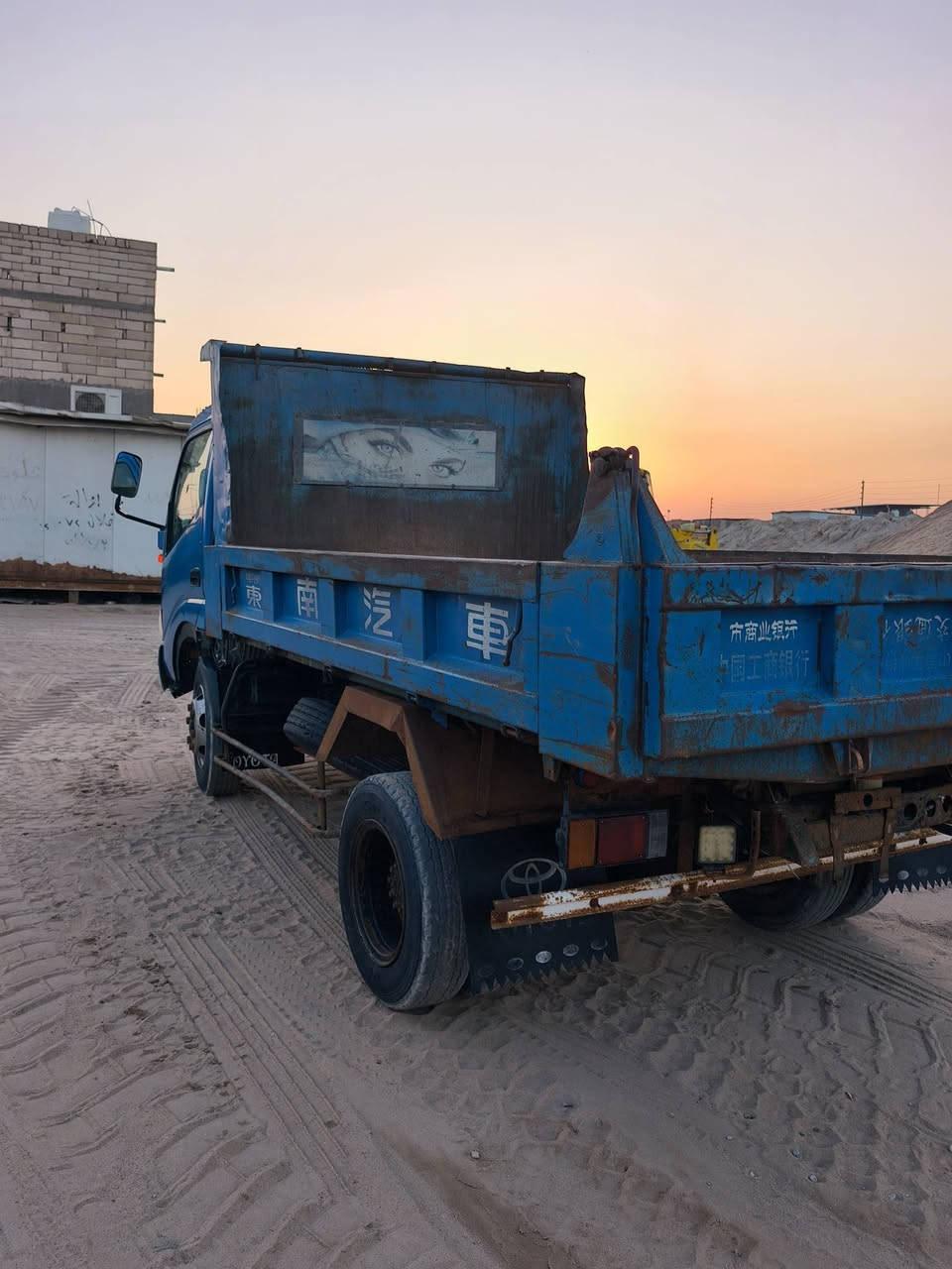 سلام عليكم تويوتا قلاب اربعه طن التليفون ***********
سعر 135 وبيها مجال
