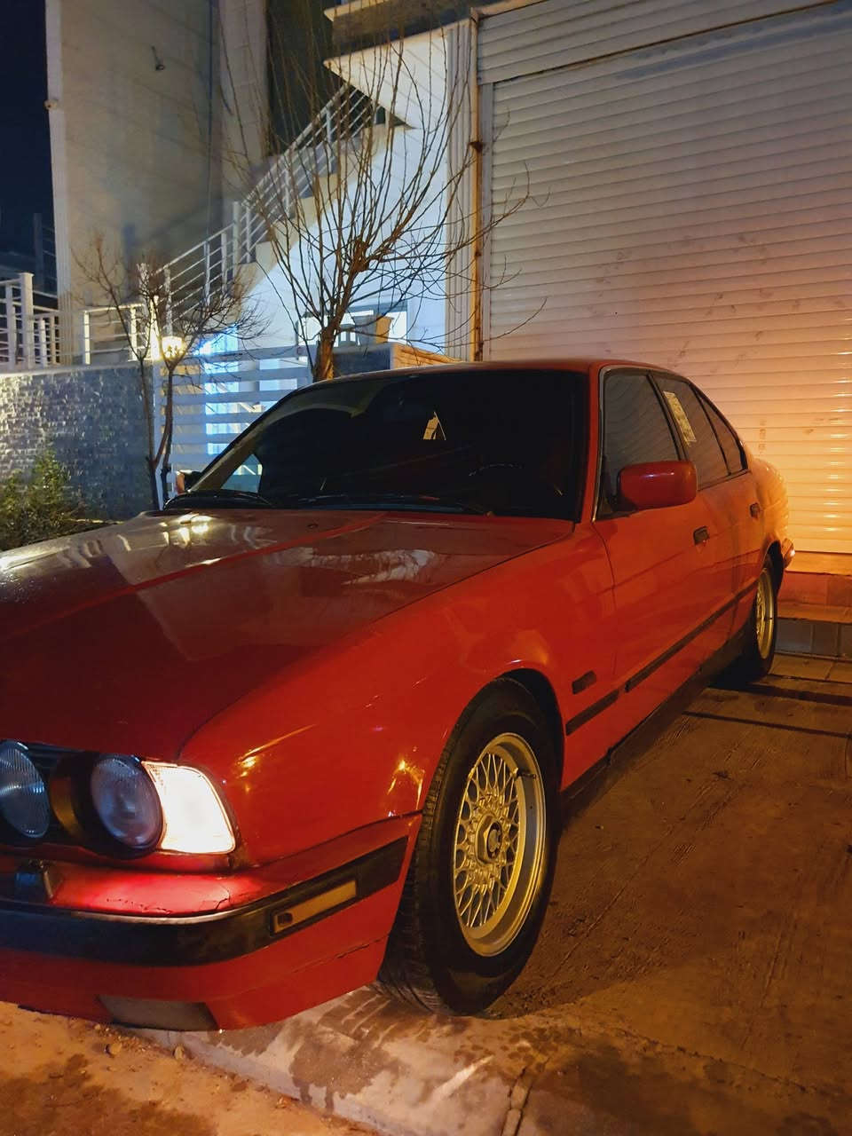 bmw 1990 
525 کەپس 
گیر ئۆتۆماتیک 
چوار جام کارەبا
سلایت 
ناو فۆرمیگا 
سوکان ئیرباگ 
گیچ ئەلقە 
شاشە ئایپات 
پیش پان 
پیشو دوای کەپسە ئاڕم ئەوەلیات غەرامە بە شەرت 
سەیارەکە زۆر جایزە ماڵی دۆستە 
سعری 37 وەرەقە و مجال برایانە 
گۆرینه ش ئەکەم 
شوین سلیمانی 
***********
***********
