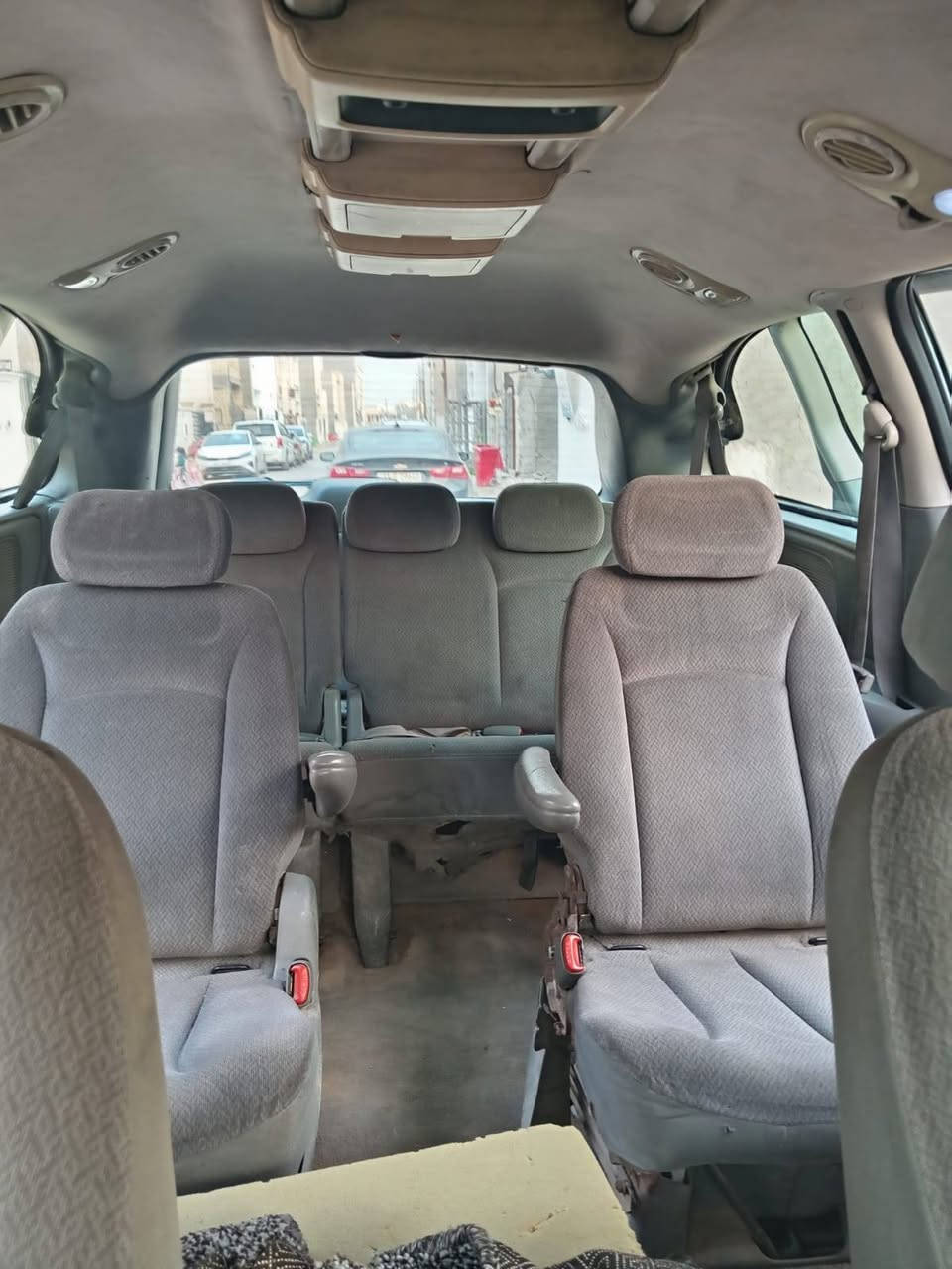 السلام عليكم دوج كرفان طويله كير مكينه تبريد لوك بسمي امبدك بيها باب خلفي فول كهرباء ٦٨ وبيها مجال مكان الدوره ***********
