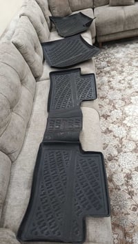 للبيع استعمال قليل مكاني حي اور السعر 40 كورلا كروز هذا رقمي 077311614...