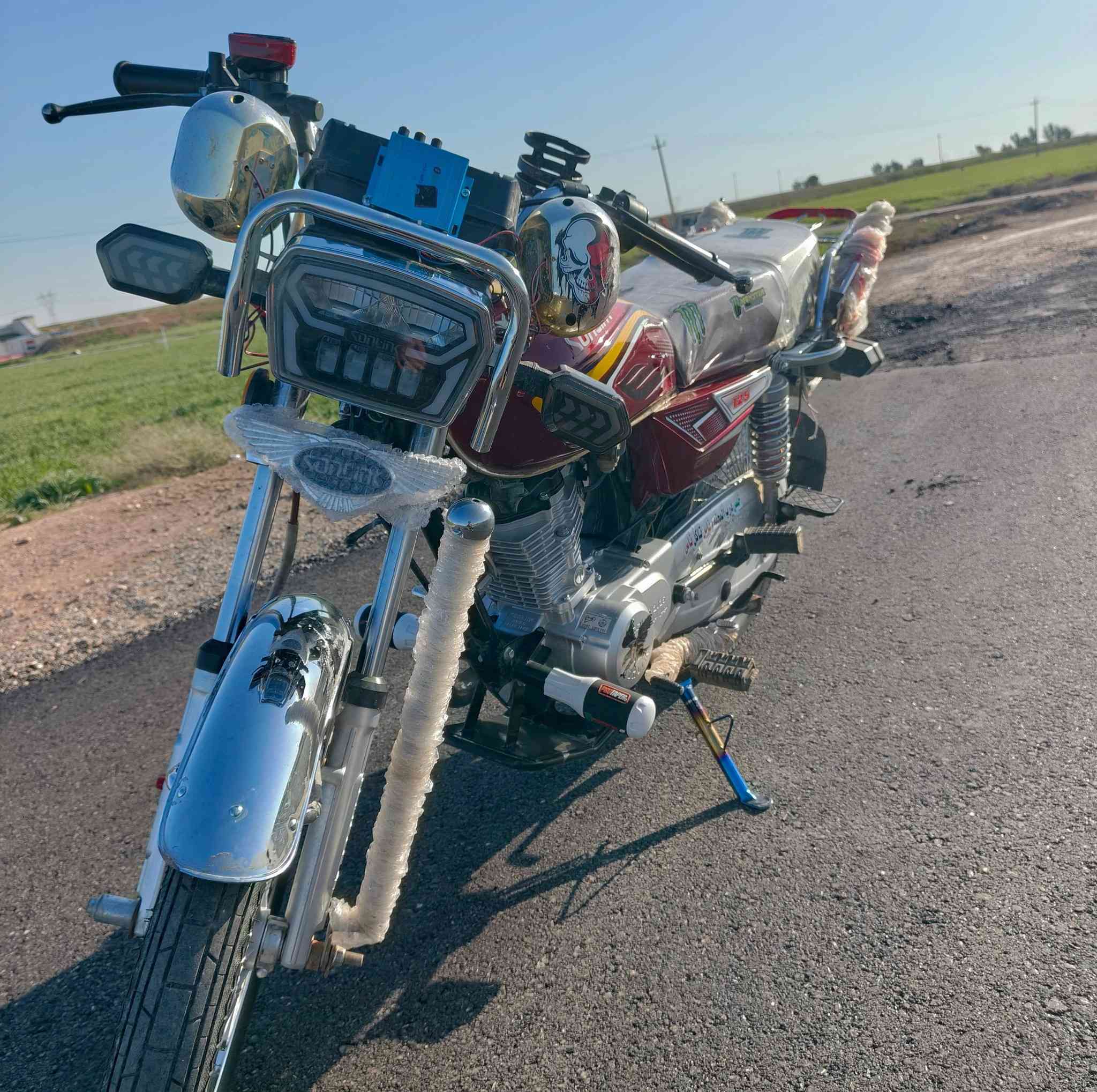 السلام عليكم دراجه للبيع موديل25 السعر 650وبي مجال  ول مو شراي لا يعلق ولحد ينطي سعر من يمه 
رقم الهاتف 
 (***********)
