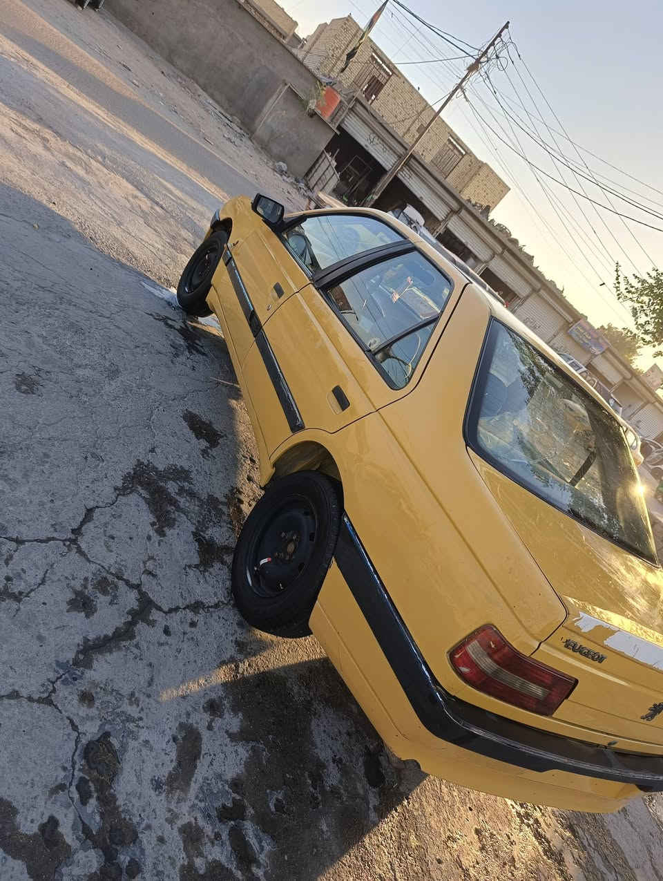سلام عليكم بيجو لميس مديل16تخم تاير كير محرك خير من الله تبريد ثلاجه كهربائية كلها شغله شاشه وربع سماعات 
سياره مكفوله من ضربه رقم بغداد تحويل مباشر عنواني بغداد سعر 32بيها مجال حق جيه عنواني بغداد ***********
