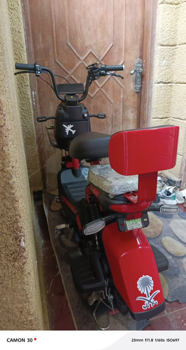 مرحبا دراجه شحن كلش جديده للبيع مكفوله وجاهزة من كلشي بيهه ولاه شي كلهه على لبلاد بصره جمهوريه السعر ٢٧٥ وبيهه مجال قليل كلش بس هيه مال إعمار صغار***********
