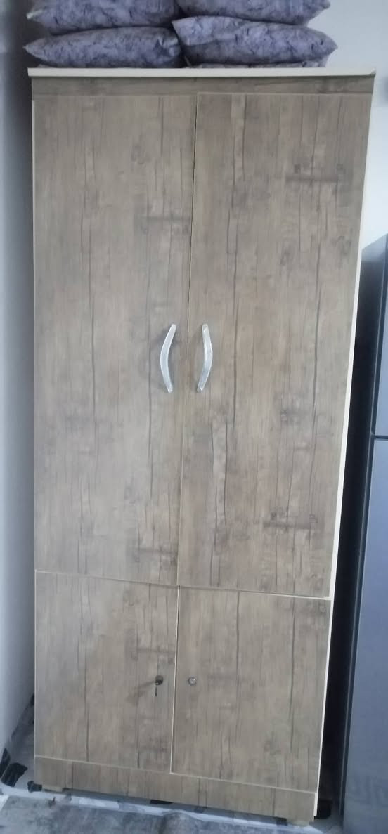 لبيع شلع ٣٠٠ بي مجال ***********
