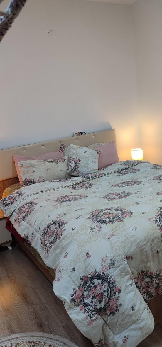 بيع اثاث منزل كامل البيع للأغراض كلها سوا 
الأغراض نظيفة، بحالة ممتازة، واستخدام خفيف.

🔹 تشمل:

غرفة نوم

صالون كامل

أجهزة كهربائية

طاولة مكتب 

سجاد وستائر

أدوات مطبخ كاملة

طاولات وخزائن وأغراض متنوعة
بالإضافة جرتين غاز 

***********
