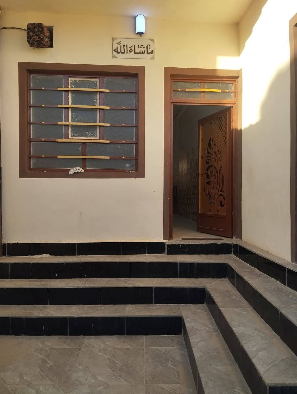 الدار معروض للبيع سند مساحه البنايه 180 واكثر طابقين  في حي العروبه حسنكوي قرب جامع  الحسان السعر 65 ] ***********
