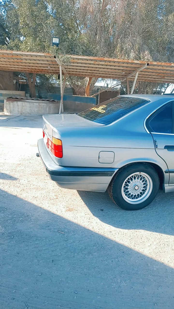 السلام عليكم بي ام دبليو موديل 1991 535 سياره جاهزه مانقص شي تبريد حداد طخم تيرات كله جداد سياره مصبوغه فقط جماليه سنوه لحد غايت 2030عنوان السياره بصره زبير السعر 50وبيه مجال الطيبين ***********
