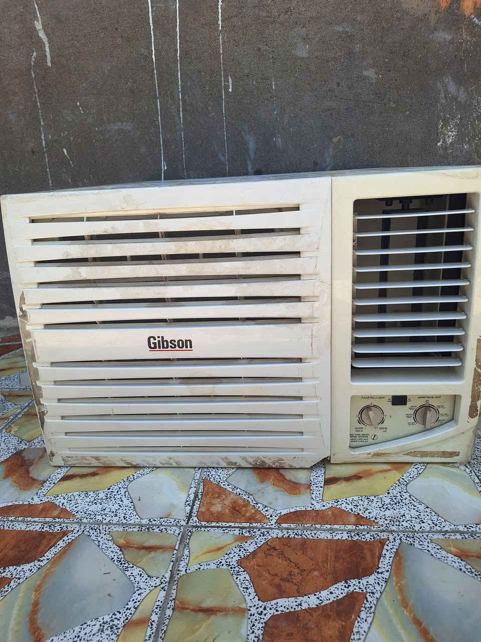 السلام عليكم مكيف تدفئة تبريد اخو الجديد 
السعر ٢٥٠ 
المحمودية حي العدالة 
*********** وتساب
***********
