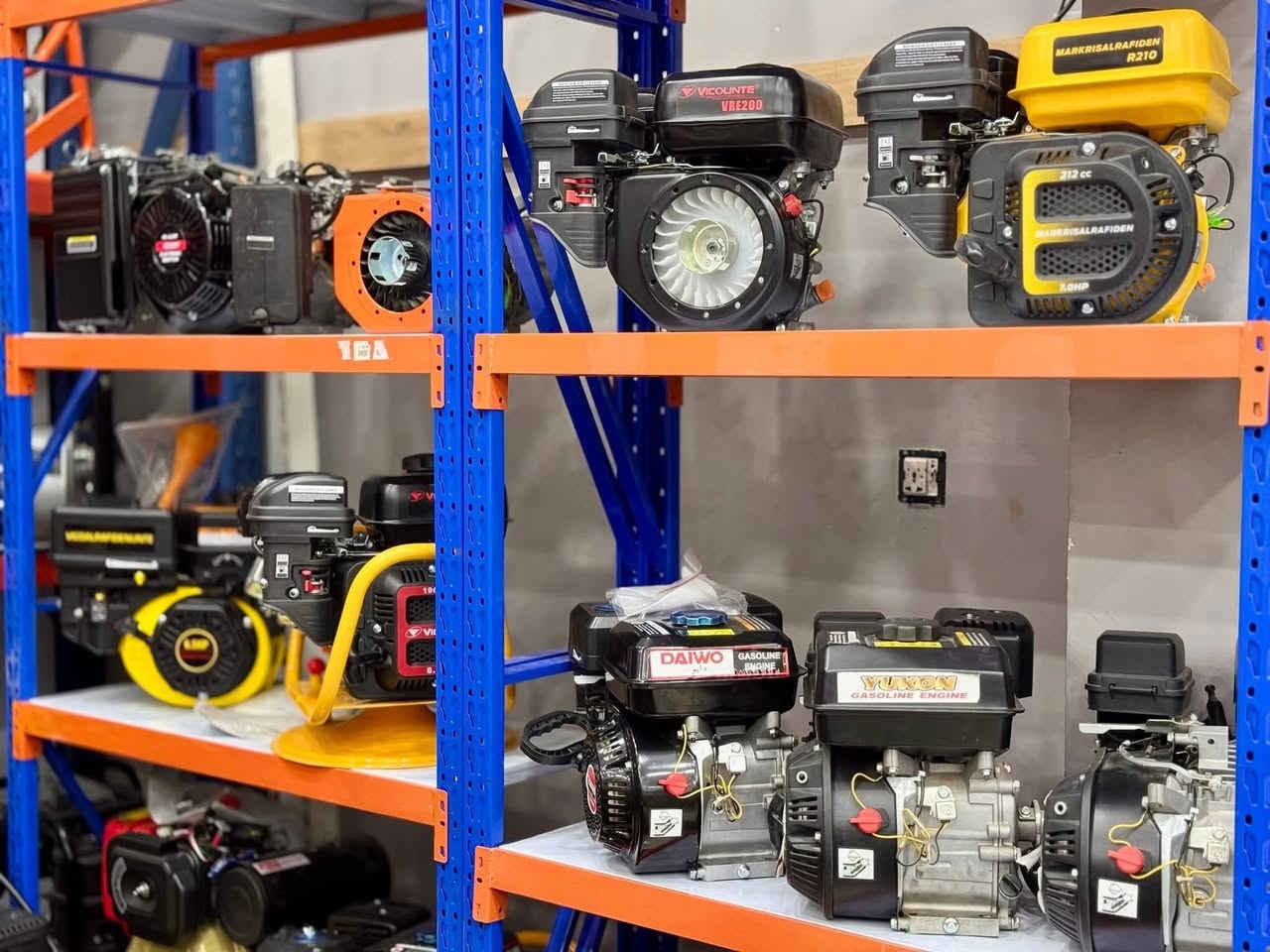 #مجمع_الاعرجي ..
.

مجموعة مختارة من مولدات البنزين والديزل (كاز)

باحجام مختلفة 10 امبير / 12.7 امبير / 20 امبير / 25 امبير 

بالاضافة الى محركات حجم (6.5) حصان و حجم (13) حصان 
و محركات ونج ومحركات كاز و محرك روبن ،

ومضخات ماء جميع الانواع ..
 
☎️ للاستفسار والمعلومات اكثر يرجى الاتصال او المراسلة على الارقام التالية : 

*********** 📞 
 *********** 📞 

متابعة للصفحة ليصلكم كل ما هو جديد 🆕

📍العراق / كربلاء - شهداء الموظفين - الشارع الرئيسي .
