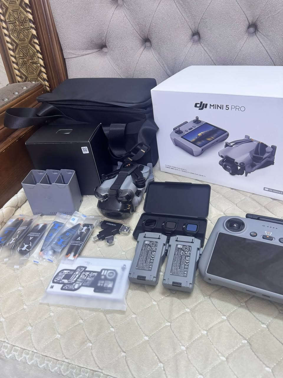 السلام عليكم ورحمة الله وبركاته
يتوفر درون dji mini 5 pro نوع كومبو بلاص يعني بطاريات ٥٢ دقيقة 

الدرون نظيفة جدا جدا جدا 

كاملة الملحقات 

٣ بطاريات ، عدسات ، ريش احتياط ، حامي كمبل ، قاعدة شحن ثلاثية 

مكاني بغداد حي الجهاد نظام الحجز بدون مقدم وبدون كارت اعتماد توصلك الدرون تفحص تقتنع تدفع 

يوجد توصيل 

للحجز او الاستفسار مراسلة ماسنجر او واتس اب على الرقم ***********
