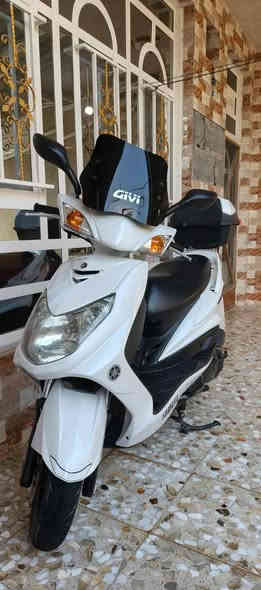 سلام عليكم..... 

دراجة سكنس فحل نوزل خطين ياماهي ياباني رمبة برغي 🔩 واحد مامفتوح بيهة 

الدهن وكالة موتل الاصلي الاحمر
تجي وبعينك تشوف الدهن والبانزين 
يشهد الله علية تاخذهة وانت مغمض دراجة مامتعوبة مشمورة 

البانزين محسن.... السعر مليون و٨٠٠ الف 
كلشي موجود بالسوك حتى ب٥٠٠ الف اكوا وكلمن ونضافتة 

***********
