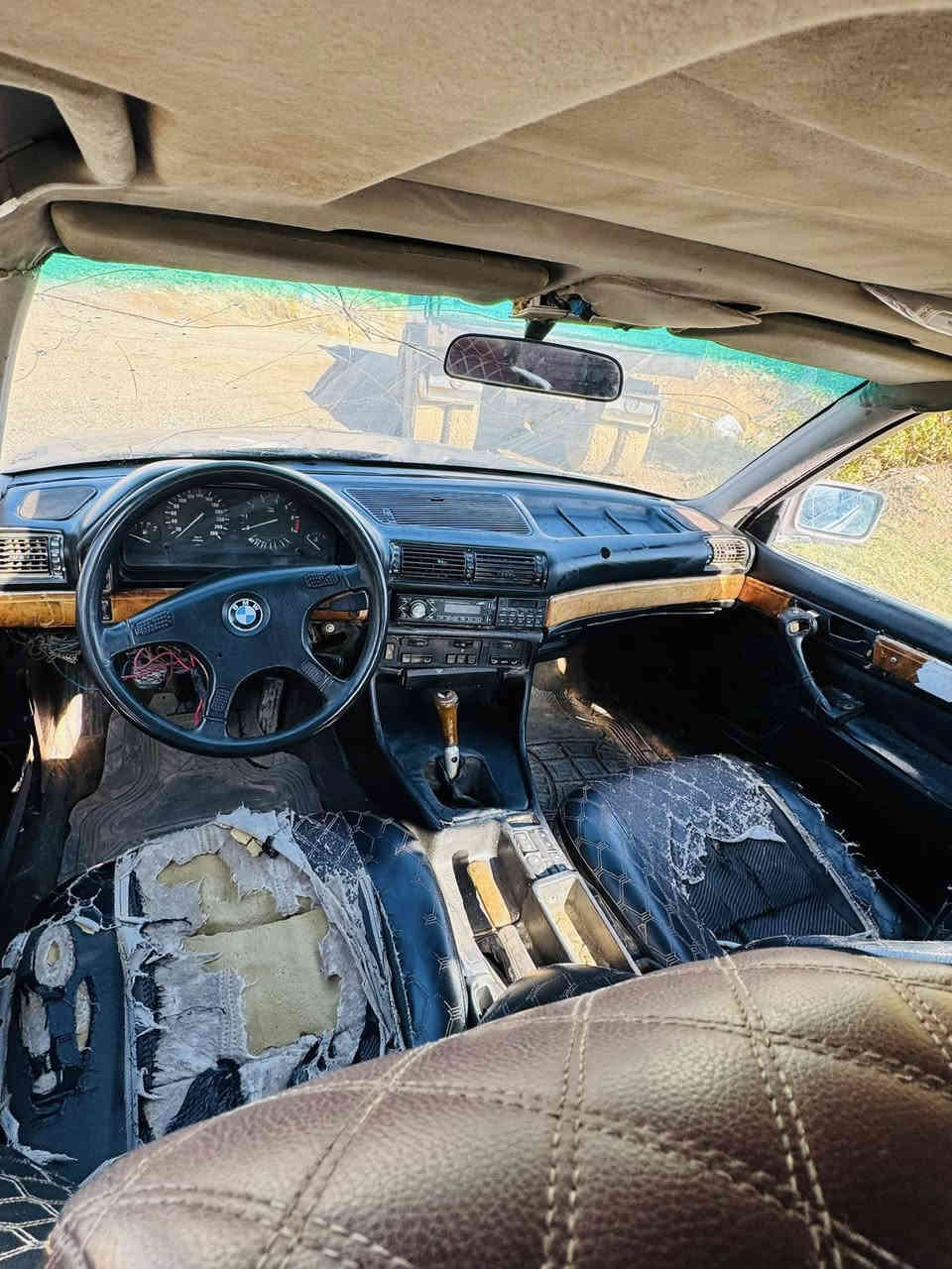 بي ام 735 گير عادي شرط كير ومحرك رقم نينوى صاحبه بل موصل ماعندي تواصل وياه بيه واجه مروريه وبيه معامله مال دولي صدر طبه تايرات جدد ترايك 200 السعر 18 وبيه مجال هـ ***********
