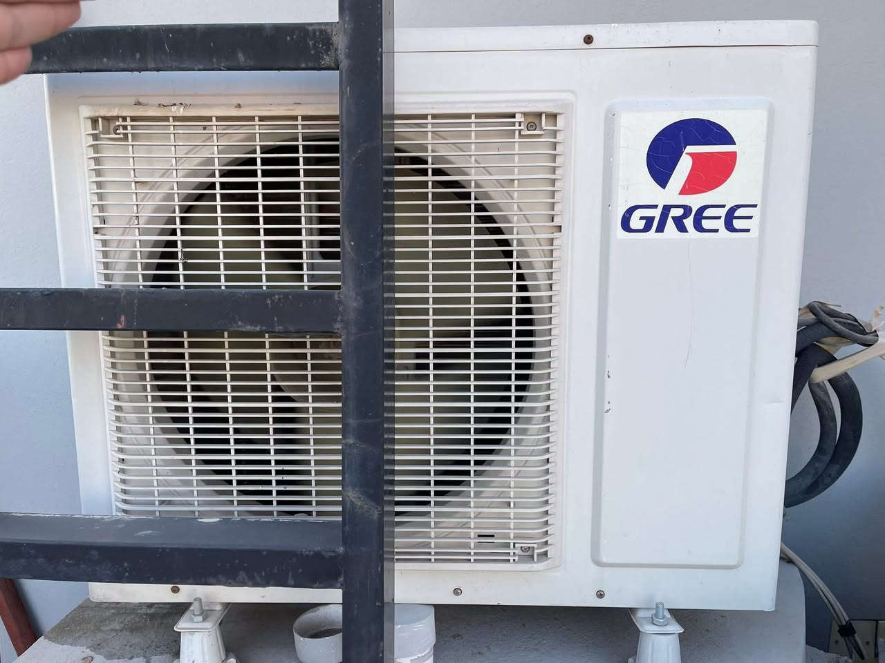 بسم الله و على بركة الله
الـــــــســــــعــــــر  275 الف و بيه مجال للطيبين
سبلت #طن_ونص ماركة GREE الباب الاول #امتياز 
#مستعمل و نظيف 
#كونديسة شغالة فول 
#ماطور كامل بدون اي خلل او نقص 
#غاز بدون نقص ( كامل ) 
#حرارة درجة 30 
#بردوة درجة 16 
الموصل / دوميز ***********
