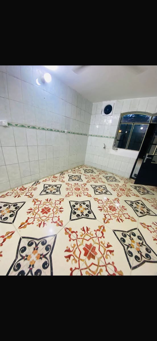 السلام عليكم دار للبيع المساحه 150م في حي الشهداء قرب جامع المصطفى او مولد وسام العويسي *********** / ***********
