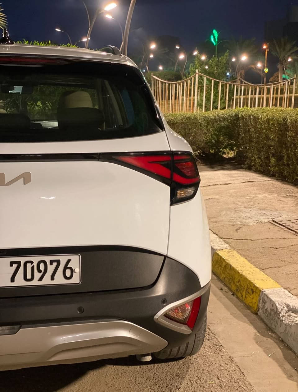 🚗 للبيع: كيا سبورتج 2023 – وارد خليجي كفاله عامه
📍 مكان السيارة: بغداد – الغزالية 
📞 للتواصل. *********** 
📊 المسافة المقطوعة: 56 كم
🛠️ المحرك: 4 سلندر 2000cc

⚙️ المواصفات:
• فول مواصفات عدا فتحة السقف
• بصمة تشغيل + تشغيل عن بعد
• مقاعد أمامية كهرباء مع تدفئة
• شحن تايب C + شحن وايرلس
• شاشة كبيرة
• كاميرا خلفية
• حساسات أمامية وخلفية
• تبريد قطعتين
• درايف مود – أوتو هولد – نظام منحدرات
• هاند بريك بصمة
• مرايا كهربائي
• ⁠جنطه كهرباء
• ⁠نقاط عمياء
السعر 21.300$
