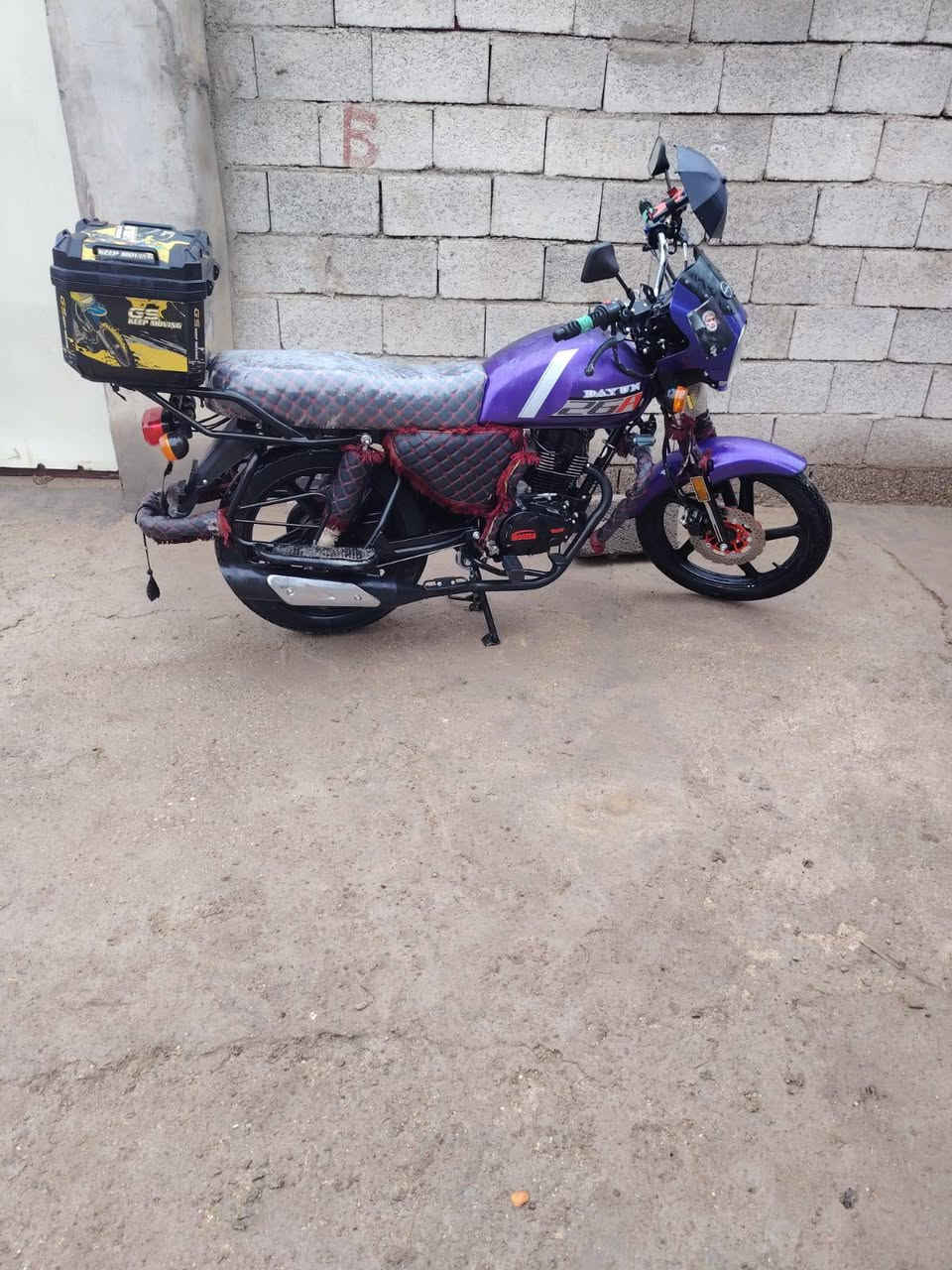 دراجه دايوان نفخ محرك 200 
دراجه نضيفه نضافه 99% 
اوراق سكنر موديل 2025 
السـعر خاص او الاتصال

المكان واسط الاحرار_المزاك

***********
***********
