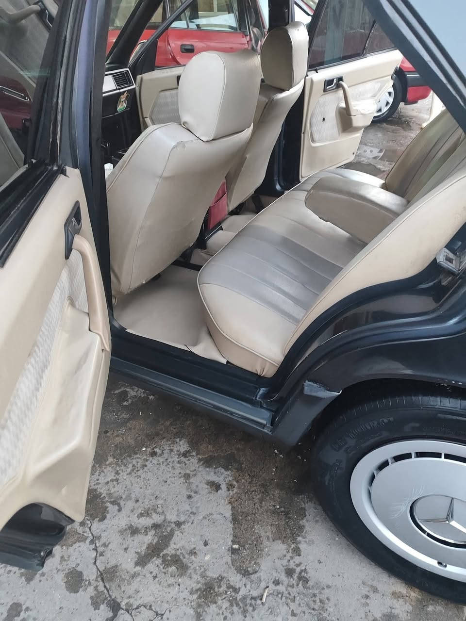 اعادة النشر بسبب عدم الالتزام بالوعود
مارسيدس موديل 90 حجم 190
محرك ونجي 
كير اتوماتيك 
بطارية جديدة 
زوج تاير جديد والاخر نظيف
قفل مركزي 
تدفئة وتبريد شرط 
صبغ جمالية 
سنوية مسطرة 
السيارة باسمي شرط التحويل
السعر 55 ورقة
موصل ناحية وانة


**إذا كنت صاحب هذا الإعلان وتريد حذفه لأي سبب، رجاءا أرسل رسالة إلى الدعم الفني**