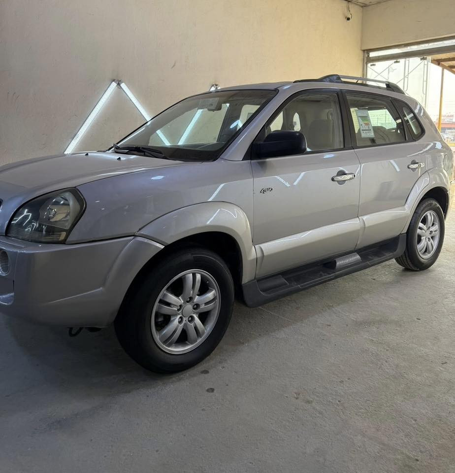 توسان 2007 نضيفه جدا
محرك 2000 دوش  لا صرف ولاتبيخر  

شاشه تبريد ثلج حساسات خلفيه هزه جديده ورقام جدد  بسمي  سياره بيهه قطعتين صبغ  وموضحات بلسونر السعر 97 وبيهه مجال 

مكان السياره بغداد البياع للستفسار ***********
