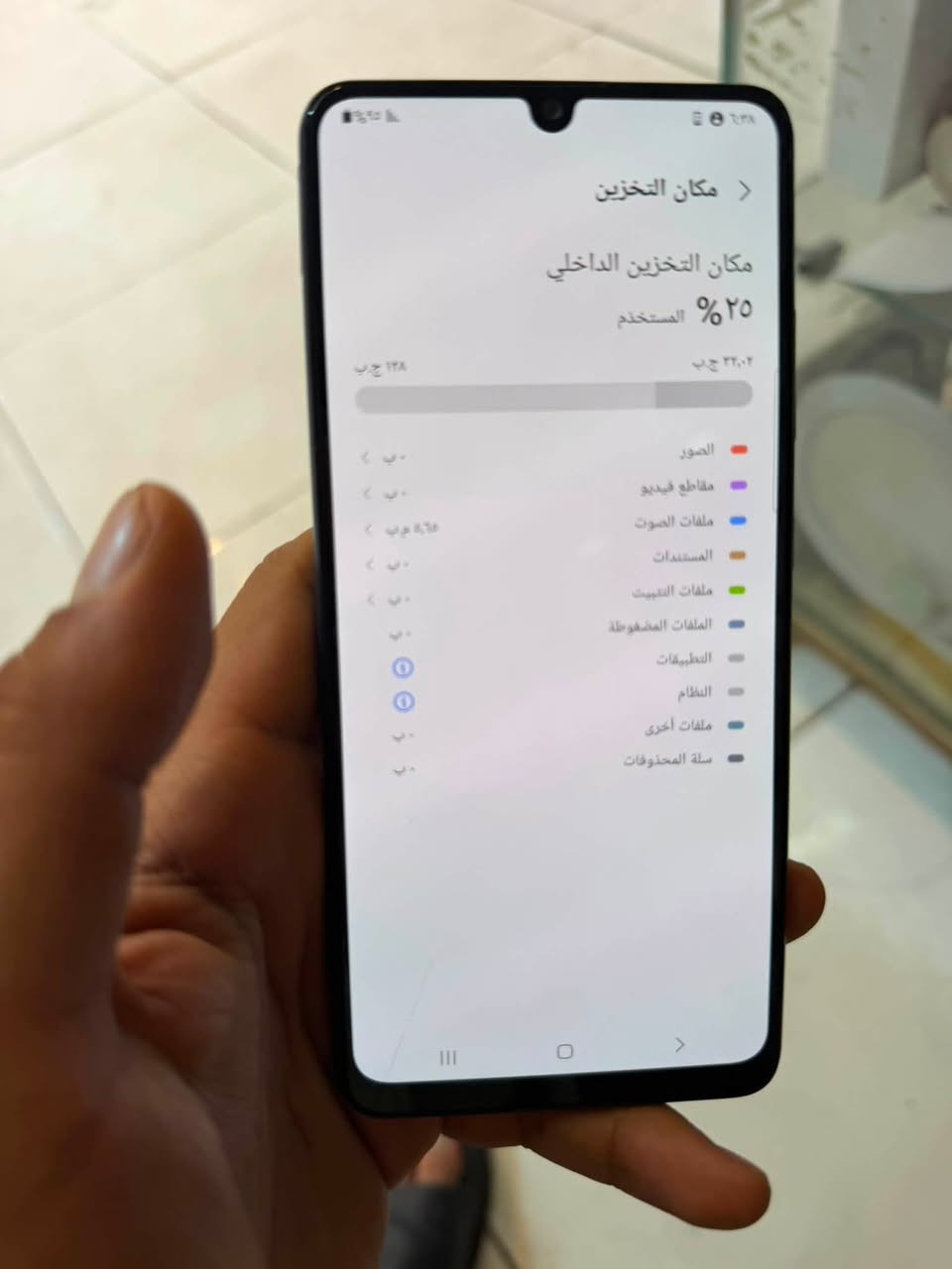 السلام عليكم سامسونج A32
5G
ذاكره 128
عشوائيه 6 
نظافه 90%
سعره مناسب 
الاستفسار. ***********

