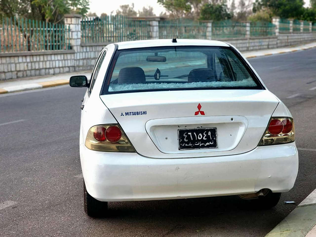 لانسه ر 
موديل ٢٠٠٤
گير عادي 
مزايده يه 
ساقه 
گيرو مه كينه و ته بريدي به شه رت 
سعري ٤٣ گلا 
***********
