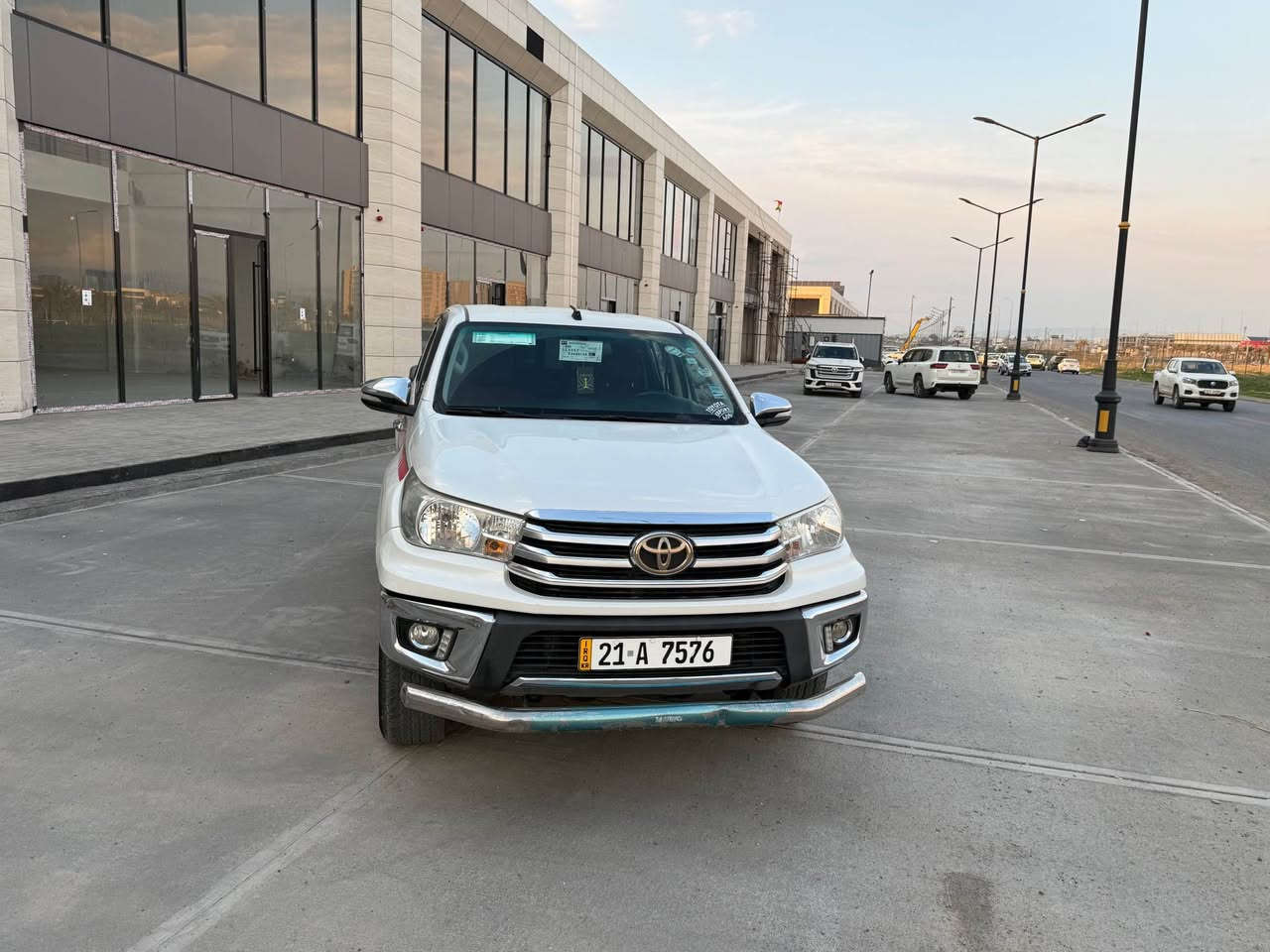 توێتا هایلۆکس2016       
 شه ريكه سەيد نەهرؤ  
  هیچ نییە سبوخ نیە سی ساردی هەیە
پشتی وپیشی کەپسە گير مه كينه به شه رت   نه كراوه ته سه نه وي هه تاوه کوو2030 نويه  4 تايه بؤ به ستراوه 
   سحر 🗳
شوێن هەولێر 
  *********** أربيل, العراق
