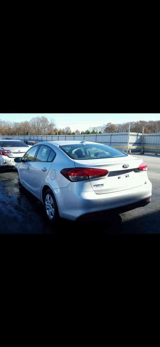 السلام عليكم كيا فورتي وارد أمريكي موديل 2017 حادثها بمريكا بس دعامية أمامية بالعراق تعمير عام سمكره وصبخ وصدر وتاير ويل وكله جديد حته باتري وبلك ومجول واكو شي ماتبدل جديد هاي صور الحادث مالتها وحادثها بالعراق هم صورها السعر 125$هية مصفرة السنوية سنة 2029الاتصال على الرقم ***********الي صار حادثها بالعراق هاي صورها تبديل الجملخات الأمامية الي بي الخير يقدمه رب العباد
