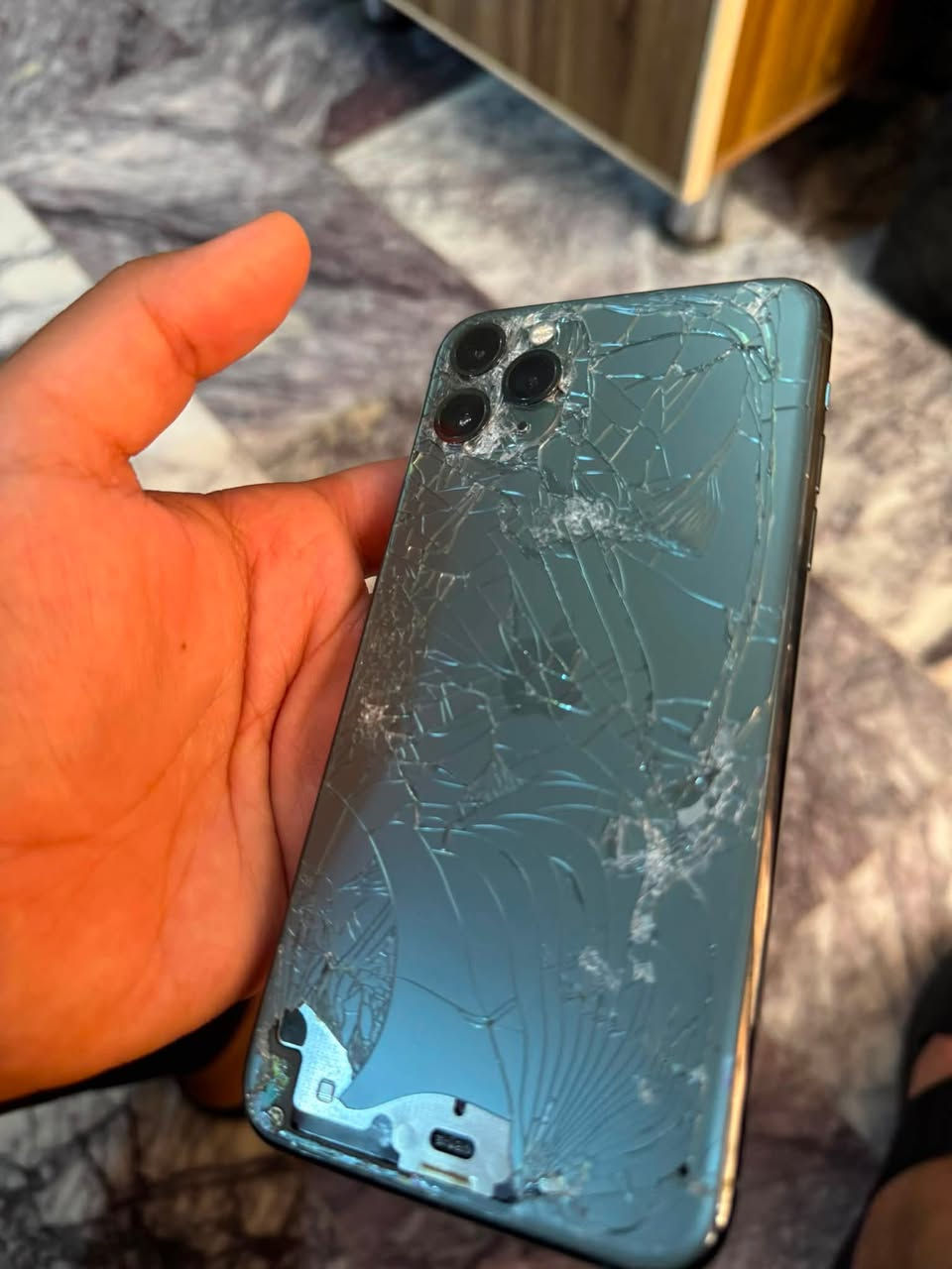 سلام عليكم ايفون ١١ برو ناكس مبدل شاشه جهاز لا يصرف شحن لا شي كامرته حلوه مكاني كربلاء حي الحسين سعر الجهاز ١٥٠ الف ***********
