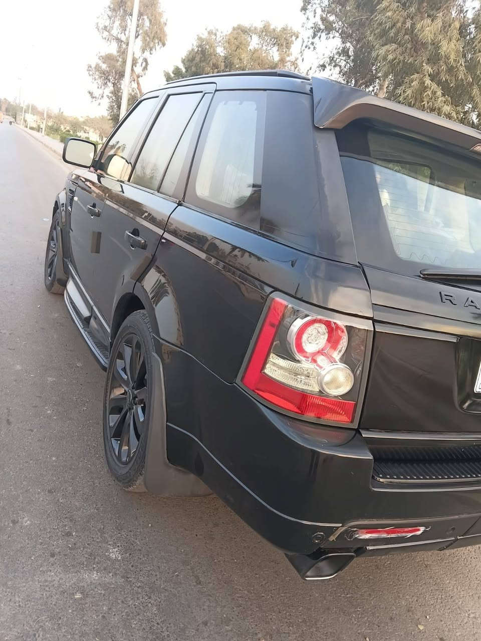 السلام عليكم سياره رانج روفر فئة سبورتج للبيع موديل ٢٠١١ رقم بغداد سنوية مجددة رقم دولي 
السيارة فول مواصفات أعلى مواصفات بالرانج المحرك عادي تنفس طبيعي 
السيارة حلوة ونظيفة 
للاتصال ***********
