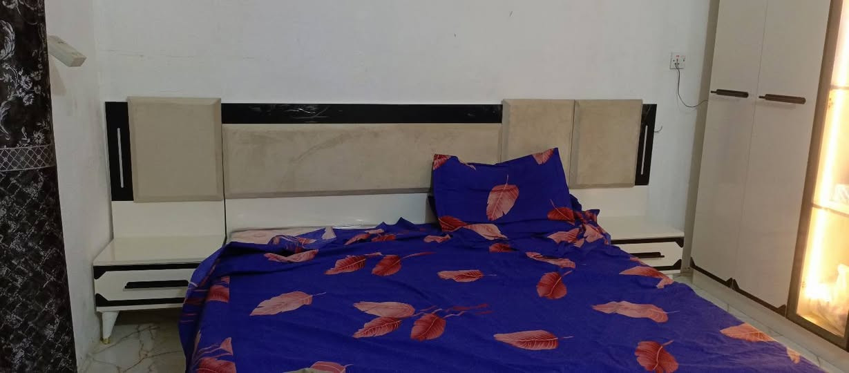 غرفة فيروزة درجة اولى حلوه ونظيفه
نظيفه مال شخص واحد يعني ما متزوج بيهه 
قبل شهر شديناهه صارت علينه ب600
هسه سعرها 500الف قفل مكاني بغداد الدورة
واتساب ***********

