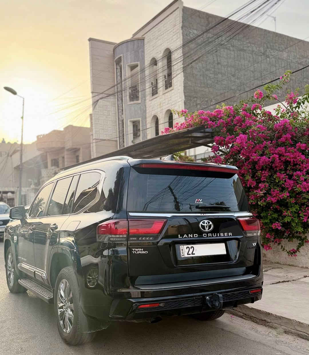 السلام عليكم 
لاندكروز VX 2025 لمتدد S بلاك ادشن 
محرك 3500 تون تيربو وكالة جيهان زيرو ماشيه 4 الف كيلو مغلفه افلام ابواب شفط كشنات تدفئة تبريد داخل بيجي ٣ شاشات سستم صوت JBL لدات داخلية متغيرة الالوان كامرة ٣٦٠ رادار امامية خلفي جانبي وثلاجة وسطية حماية ppf بالكامل يم NVN ضمان ١٥ سنة حتى القماره والجام تظليل وبيها باج تظليل بي سنه مدفوع كامل مع درع جام جلاتيني للجامة الامامية 
بيع او مراوس ويا تاهو خليجي حصراً
***********
السيارة رقم اربيل تحويل ثاني يوم 
مكانها بغداد
