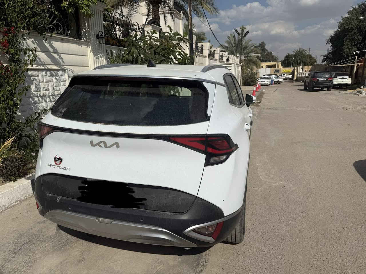 السلام عليكم من رخصة الآدمن                      للبيع كيا سبورتج الشركة الدوليه لون ابيض موديل 2023 ماشيه 35 الف km حقيقي حقيقي مواصفات السبورتج معروفه بيهه بارد قليل على گد اربع اصابع بعدهه داخل الضمان تبديل الدهن كله بالشركه السياره مال بيت وعلى ايدي من الزيرو …السعر المطلوب (216$)ورقه وبيهه مجال بسيط مكان السياره بغداد للأستفسار الأتصال (***********)
