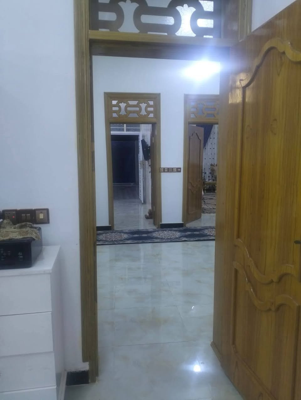 #دار_للبيع

📍المكان / حي الباقر على ساحة موقع مميز 

📐المساحة/ 200 م بناء درجة اولى

🔺محتويات البيت: طابقين 4 غرف نوم صالتين مطبخ واستقبال وصحيات داخلية وخارجية.
___________________________________________
للأستعلام والاستفسار
موقع المكتب : الشطرة - قرب مدرسة الحدباء -مجاور حسينية خدام ال محمد
*********** مرتضى العلي
*********** علي ايهاب
