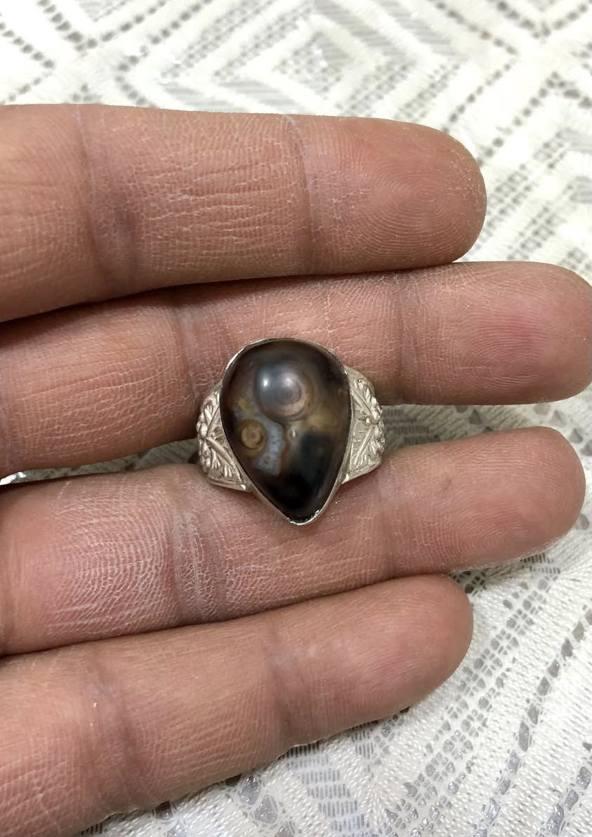 سلام عليكم خاتم بحجر سليماني قديم مختلف مصور يشف احمر صياغة يدوية مرتبة قياس 21/22 للبيع فقط يوجد توصيل


**إذا كنت صاحب هذا الإعلان وتريد حذفه لأي سبب، رجاءا أرسل رسالة إلى الدعم الفني**