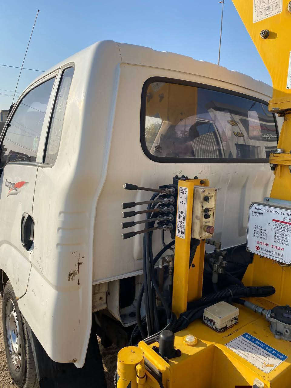 سلام عليكم
كيا بنكو 2012 
مسكر ادوات بدون رقم 
كص شاصي 
فقط وشغل درجة اولى باجاج
كير عادي 
بلادي رافعة شغالة جاهزه مابيها كل نقص 
مكينة وكير شرط شركة 
ماعايزة اي شي 
السعر 60 وبيه مجال 
مكاني بابل 
***********
