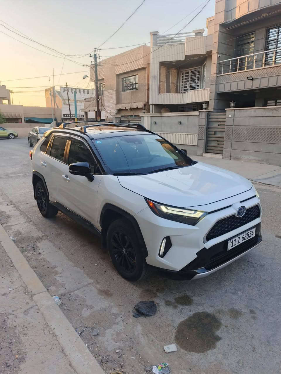 سلام عليكم ورحمة الله وبركاته تويوتا راف فور xse موديل 2024 لون ابيض سقف اسود هايبرد عداد مسافات 29 الف 
ملاحظة سيارة بدون ايرباكات بدون داخل صبغ دعامية أمامية اثر شخوط بدي مكفول من الصبغ فقط تكحيل اسفل باب السكن 
فول مواصفات فتحة سقف سلايت دبل اكسل AWD بصمة تشغيل شاشة كبيرة JBL مع سماعاتJBL 
كامرة أمامي خلفي داشكام اصلي رادارات جانبية نقطة عمياء مقاعد جلد ودوشمة ويعد هواي مواصفات معروفة بل xse ماقدر اعده لان معروفة
سعر 27.500
عنوان بغداد بلديات 
رقم هاتف***********

