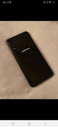 للبيع فقط سامسونك A20S  جهاز كل عيب مابي مال بيت شحن تايبسي مشالله شحن...