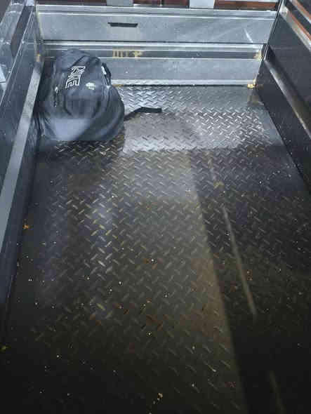 سلام عليكم شباب ستوته شحن ست بطاريات للبيع او مراوس بستوته بانزين مكانه جسر مهروت اتصل وادلل***********
