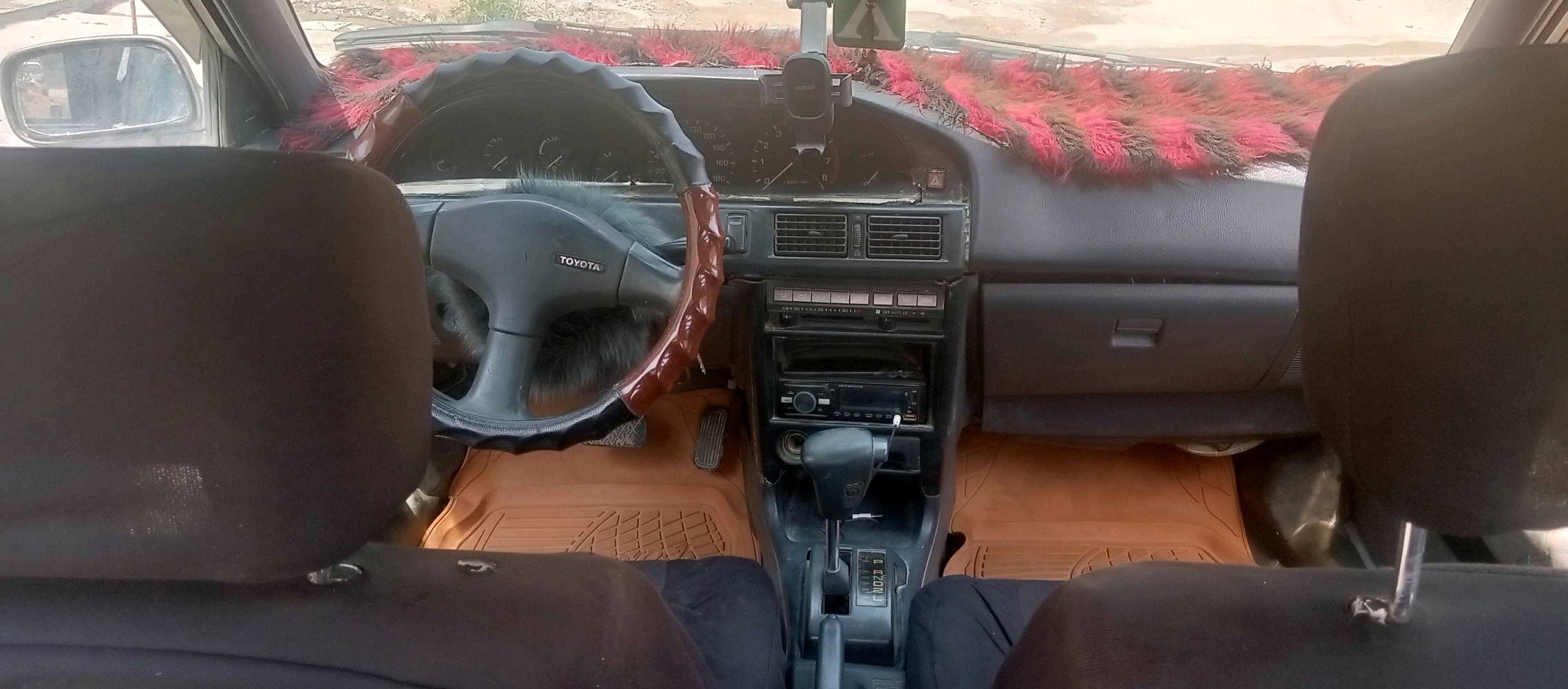 سلام عليكم كورلا موديل 90 
مصبوغة عام ضربته بل جنطة كفالة كير ومحرك كشرهه نضيف جام كهربائي سياره نضيفة مناقصه شي 
واذا اكو مراوس ابتكتك اراوس حسب القناعة