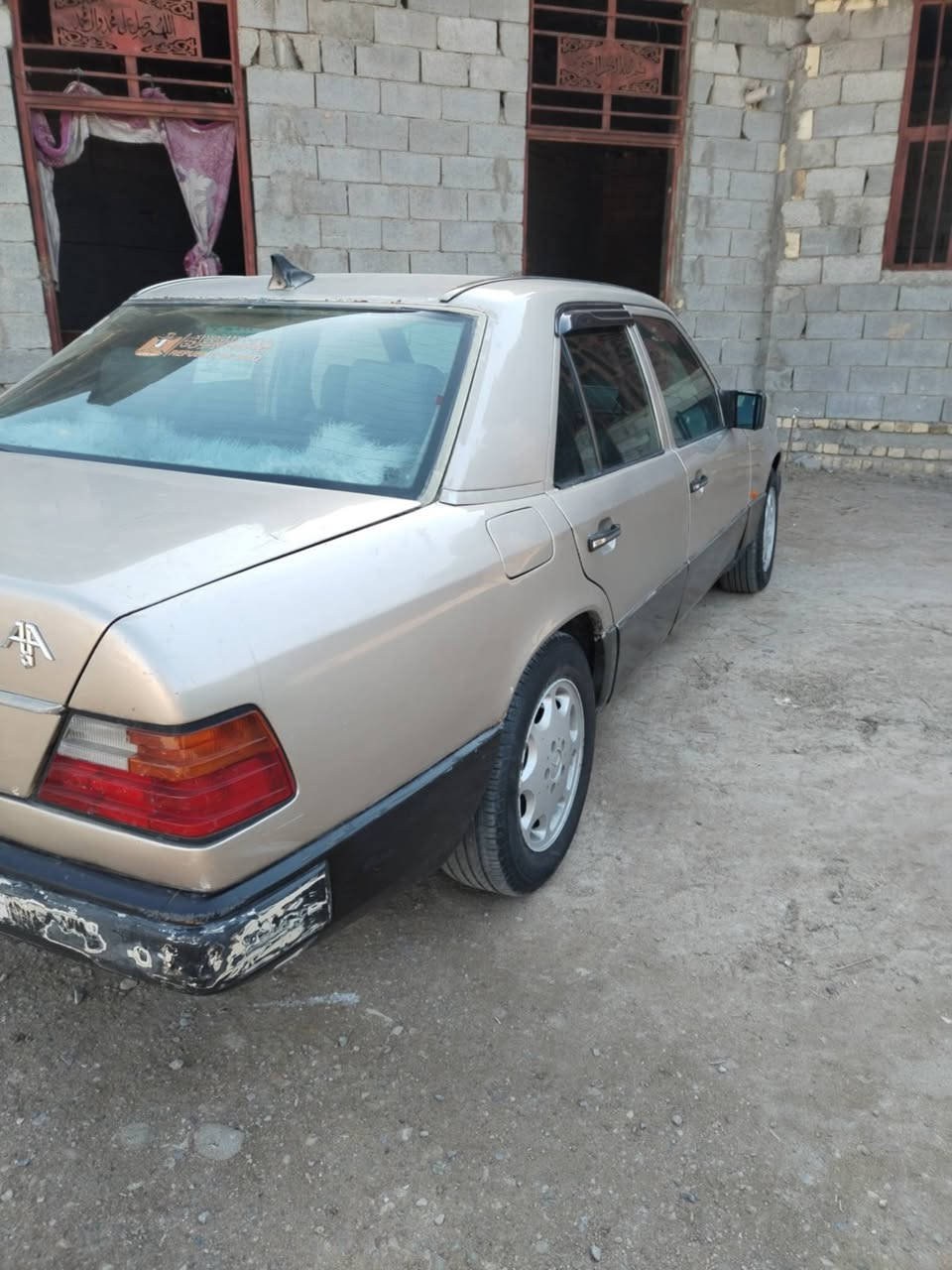 بيع مستعجل سياره مارسيدس موديل ١٩٩٥ سنويه ل2028 مكان السياره البدير ***********
