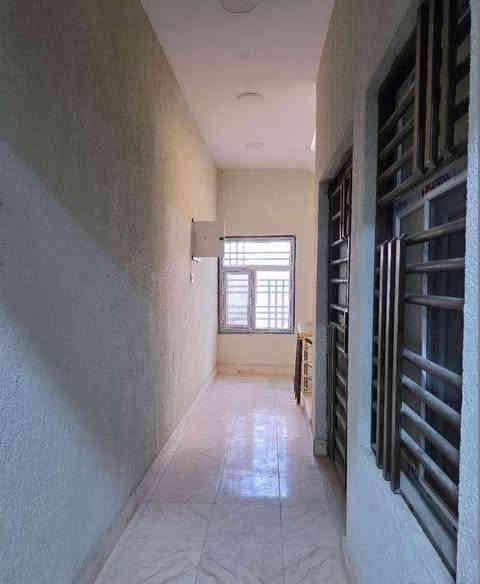 شقه للأيجار 
طابق اول
العنوان :  مركز البصره _ الساعي📍
المساحه :  117 م 
يحتوي على : 2 غرف منام  + صحيات  
+ صاله + مطبخ  
سعر الأيجار :  650 الف 
شامل الماء والكهرباء مجاناً
للتواصل : 
***********
*********** 
***********
