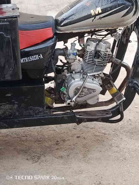 السلام عليكم ستوتة للبيع موديل 2020نضيفة مثل ما تشوفون اوراقهة ضايعة مكفولة من السرقة السعر مليون وبيعة مجال بصسط ***********
