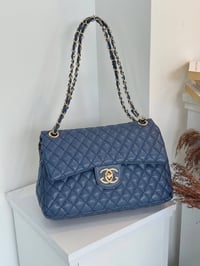 🎀 الفخامة كلها عندنا 🎀 مع #غين حقائب نسائية ماركة – فاخرة – عالية الجو...