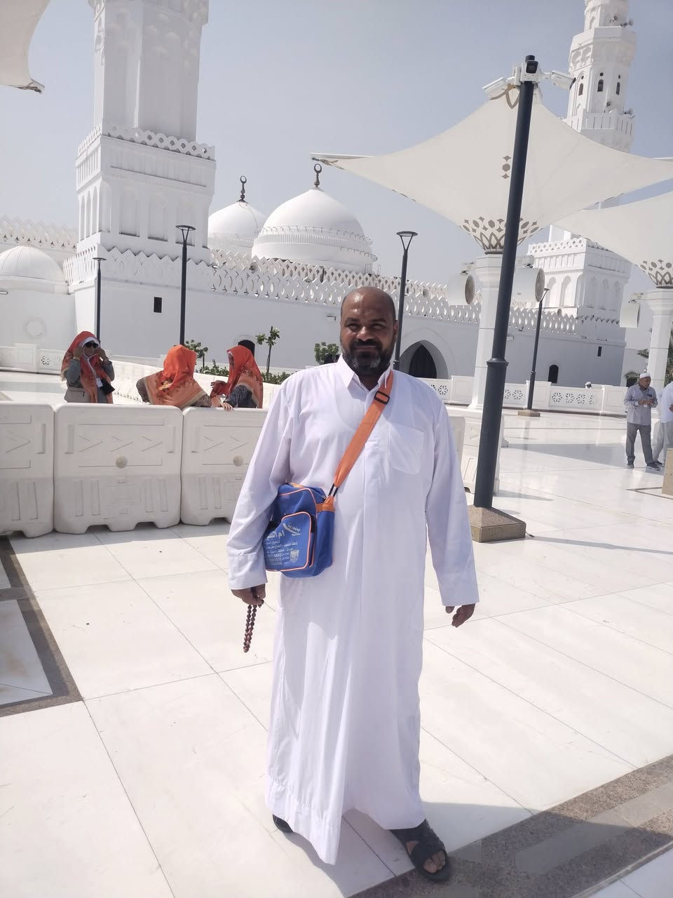 تعلن حملة ام البنين عليها السلام عن تسيير رحلة شهر شعبان في ايام عطلة نص السنه إلى الديار المقدسة مكه المكرمه والمدينه المنوره لأداء مناسك العمره وزيارة قبر الرسول صلى الله عليه وآله وسلم وجميع المزارات في مكه المكرمه والمدينه المنوره ويرافق الحمله كادر متمرس ومرشد ديني ويكون نضام الطعام البوفيه المفتوح ثلاث وجبات طعام  يوجد برنامج طيران عن طريق مطار النجف الاشرف وبرنامج البري عن طريق عرعر الحدودي ويوجد برنامج نقداً والاقساد المريح للاستفسار الاتصال على الارقم
 *********** ابو باقر الاسدي قاسم جوني
*********** ابو حسنين
