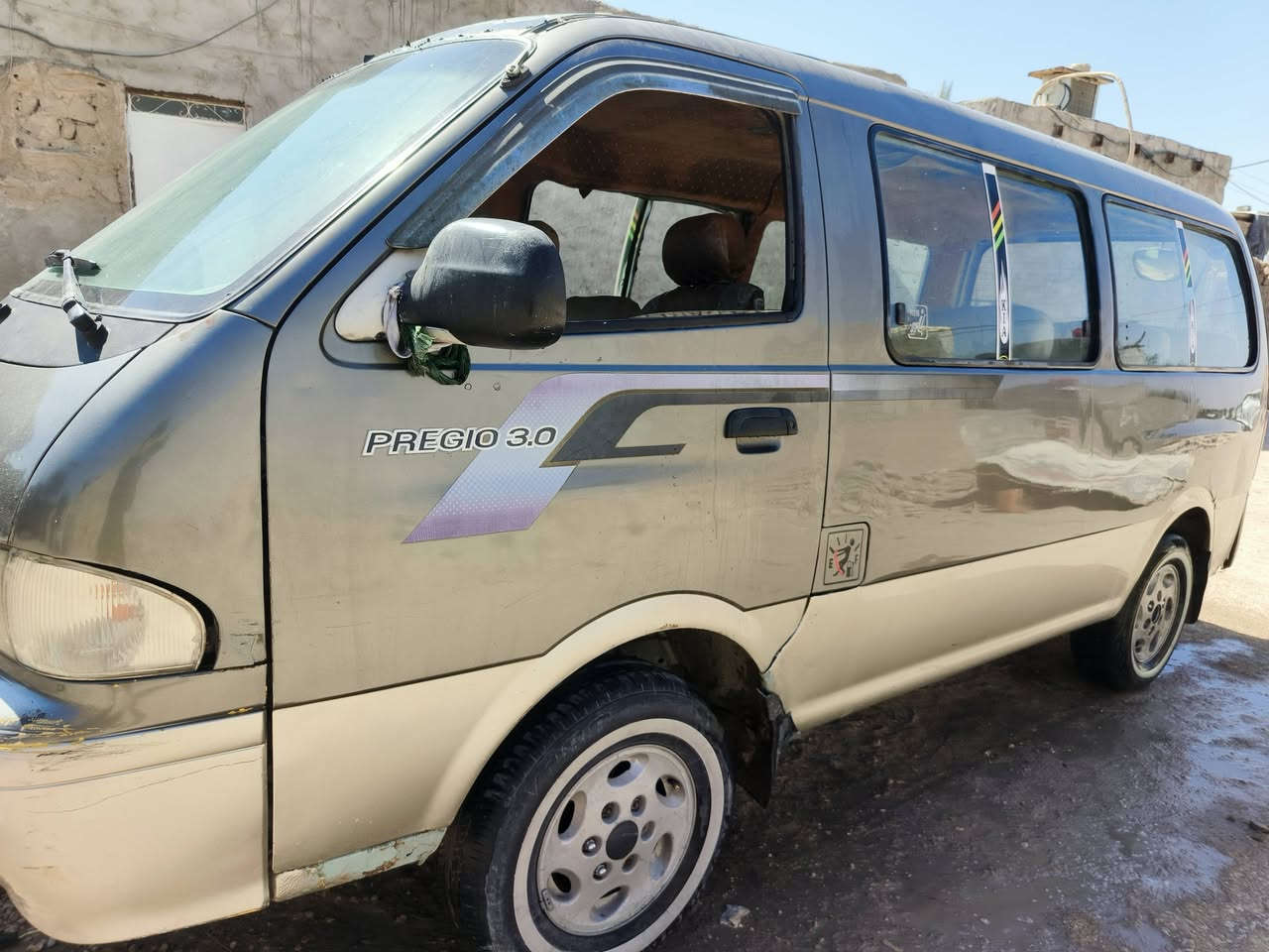 سلام عليكم سياره للبيع موديل 2001اصل كير واكسن ومكينه 3000وتخم تاير كله جديد أللأستفسار ***********
