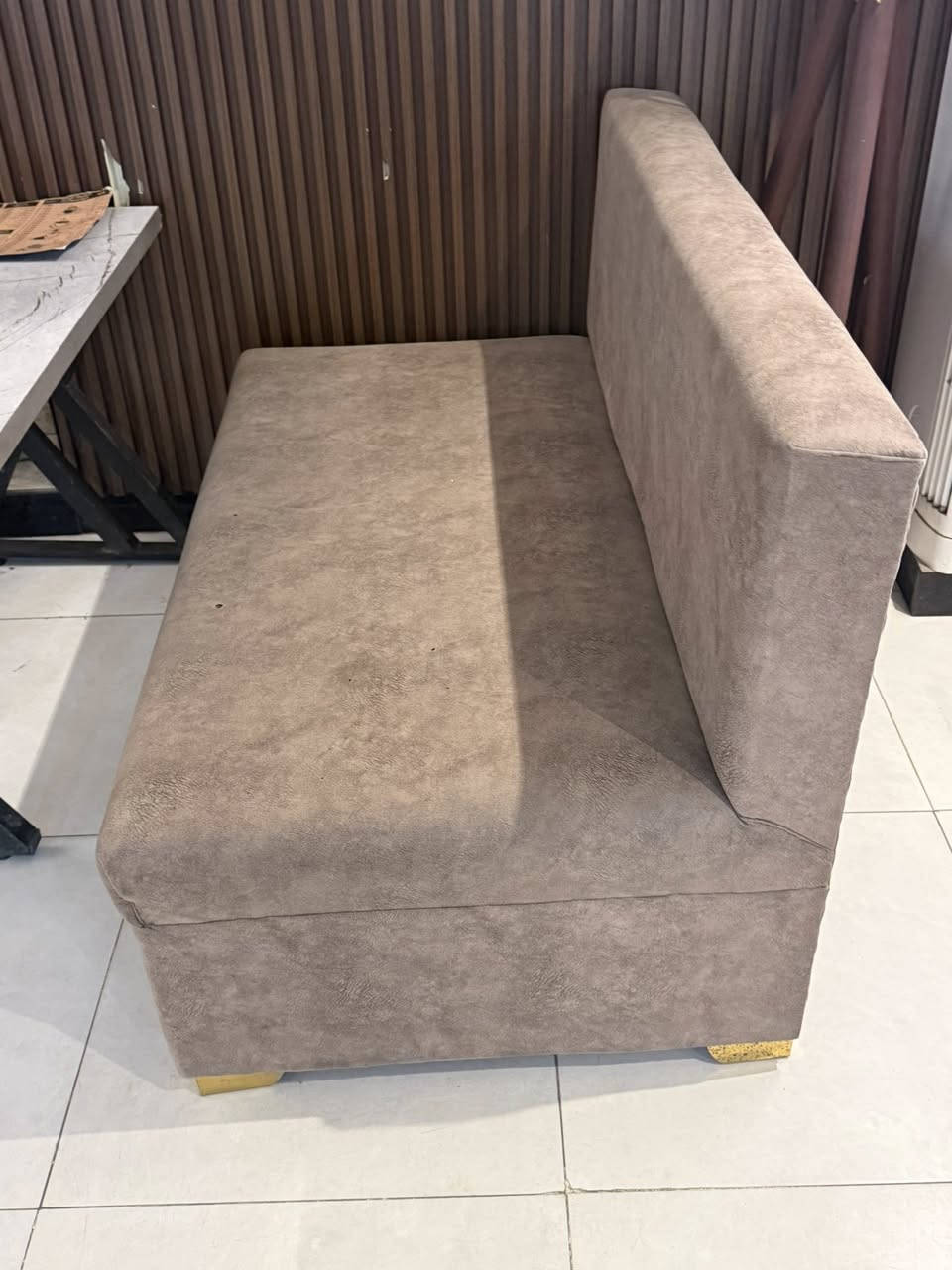 متوفر 50كرسي 
وعشرين قطعه تخم


**إذا كنت صاحب هذا الإعلان وتريد حذفه لأي سبب، رجاءا أرسل رسالة إلى الدعم الفني**