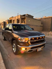 رام 2023 محرك v8 ايتورك فور ويل 5700  حادثهة باب خلفي مثل مموضح   بدون...