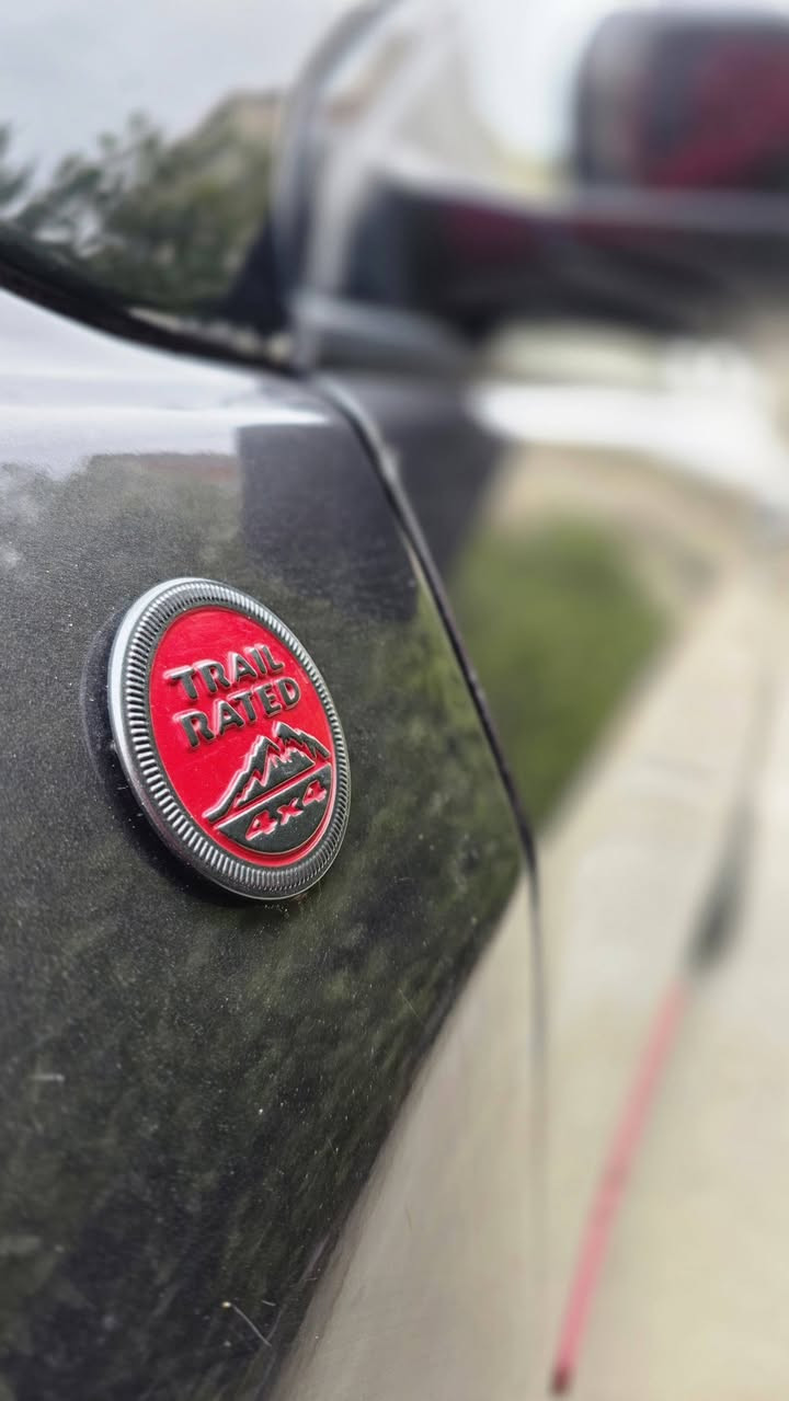 سلام عليكم جيب كمباس 2023 ماشية 16 الف 
بدون رقم حادثة موضح بصور 
السعر 135$ ورقة وبيه مجال بسيط
***********
