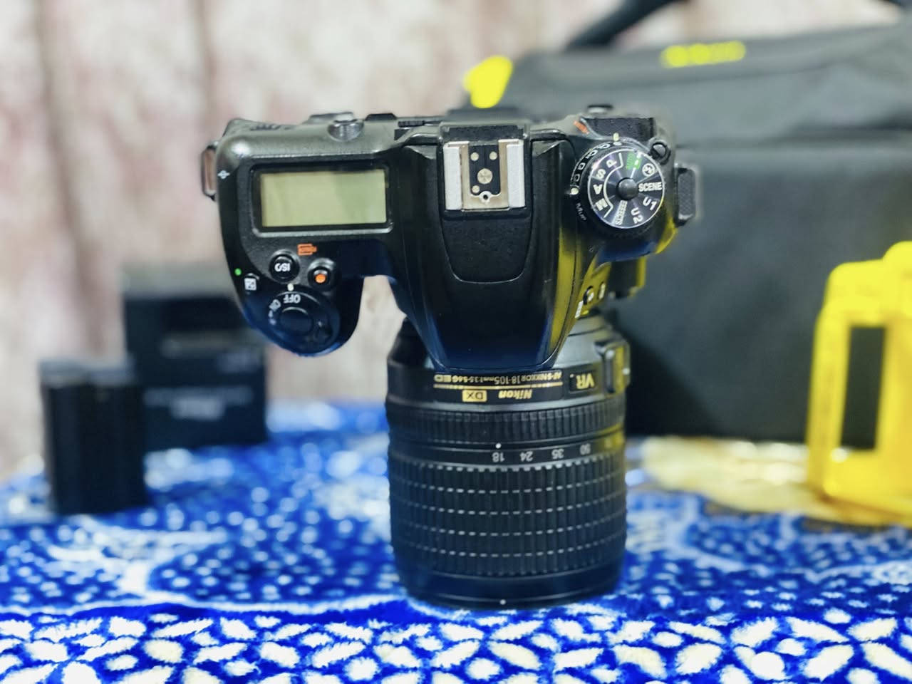 السلام وعليكم كامره نيكون 7500
الكامره استخدام قليل 
الملحقات شاحنه جنطه رام بطاريات ثنين هود جلاتين ***********
