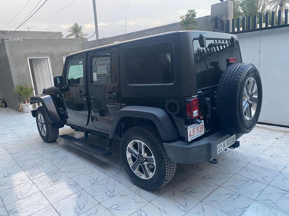 جيب رانكلر 2018
حادثها خشم الجاملغ الخلفي 
سيارة شبه الكلين مواصفات جلد شاشة تحكمات ستيرن عليها سستم صوت عالمي ودمامات واضافة دوسات كهرباء وعليها منضومة زينون اصلية وبلوجكترات سفاري وتخم تاير جديد وادامة كاملة 
ماشية 58 الف مايل حقيقي 
سعره 215 قفل
رقم بغداد
واتساب ***********
